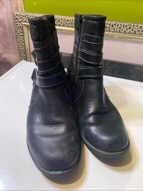 Earth Origins Black and Brown Lug Sole Ankle Boot